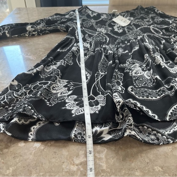 Spense black and white loose flowy top with elastic on front and back size large - Picture 10 of 10